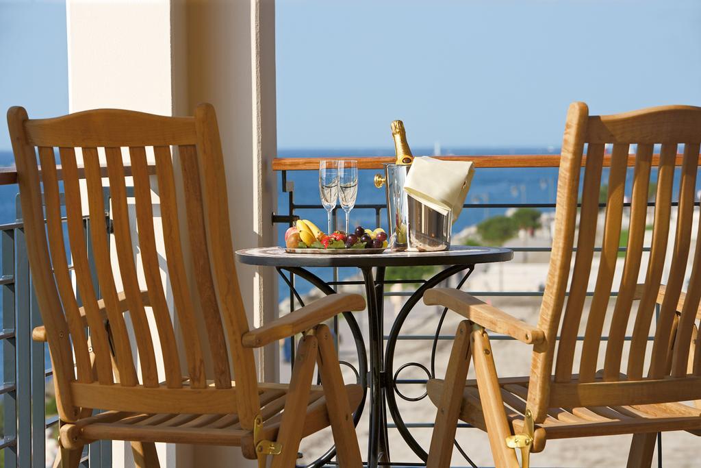Hotel Yachthafenresidenz Hohe Duene Rostock Pokoj fotografie A balcony