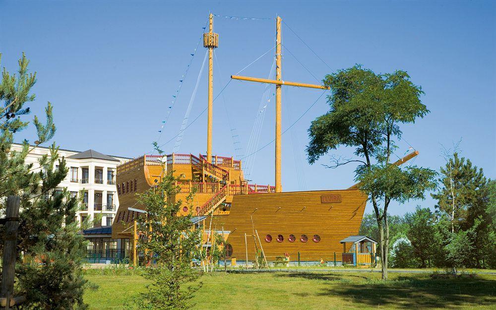 Hotel Yachthafenresidenz Hohe Duene Rostock Exteriér fotografie The ship in 2011