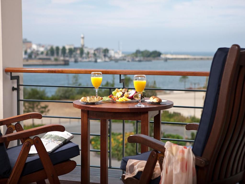 Hotel Yachthafenresidenz Hohe Duene Rostock Pokoj fotografie A balcony