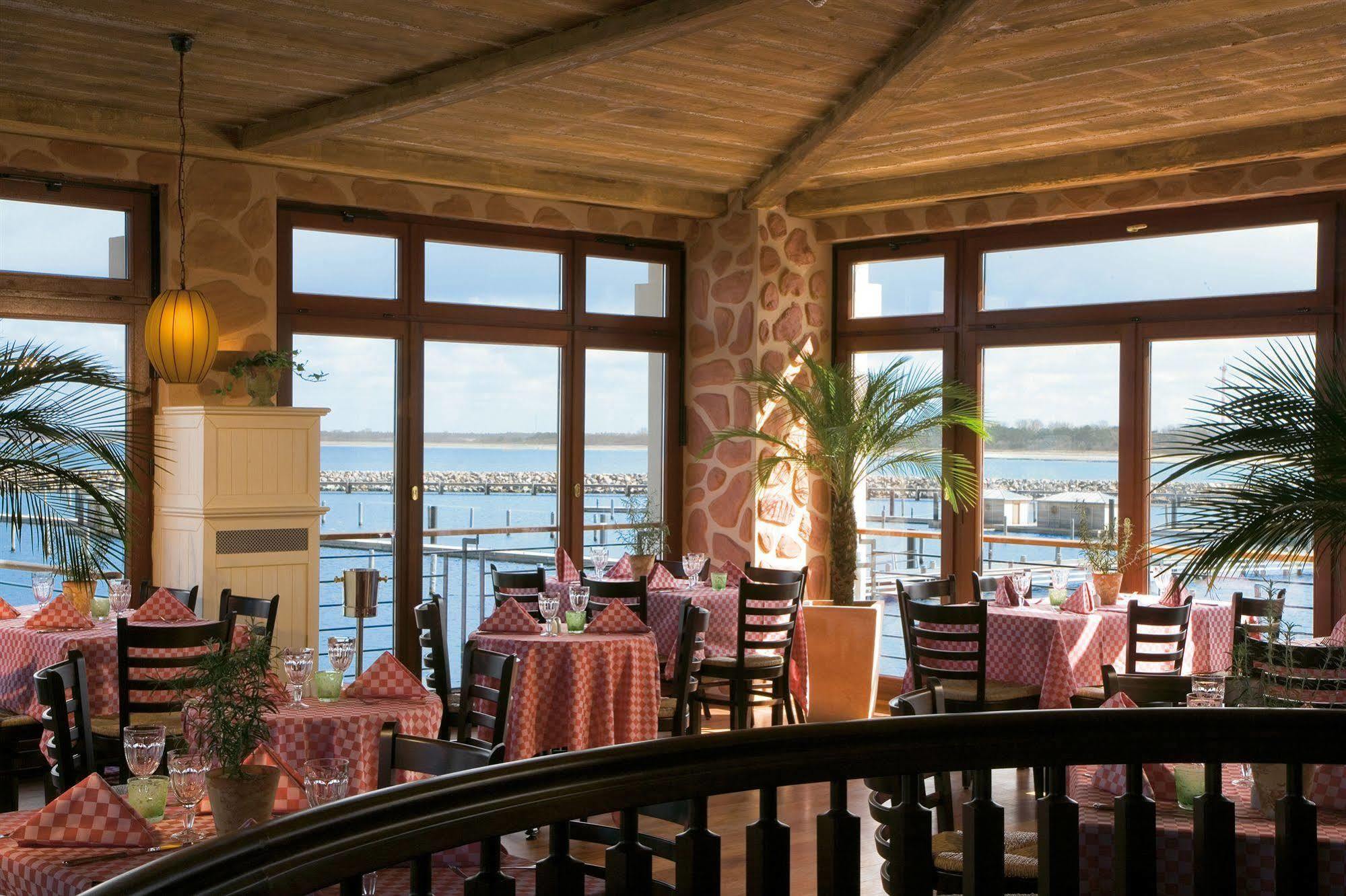 Hotel Yachthafenresidenz Hohe Duene Rostock Exteriér fotografie Restaurant