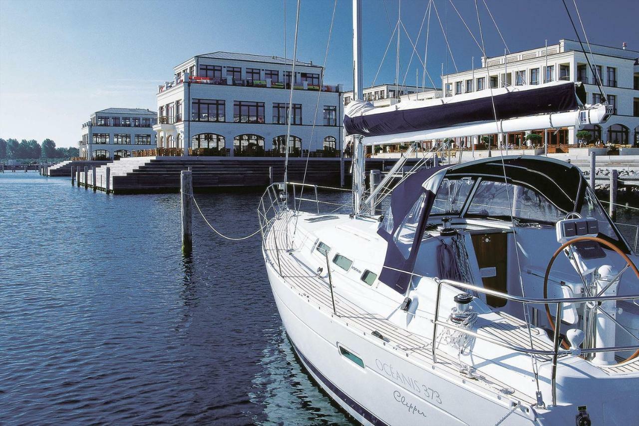 Hotel Yachthafenresidenz Hohe Duene Rostock Exteriér fotografie The marina